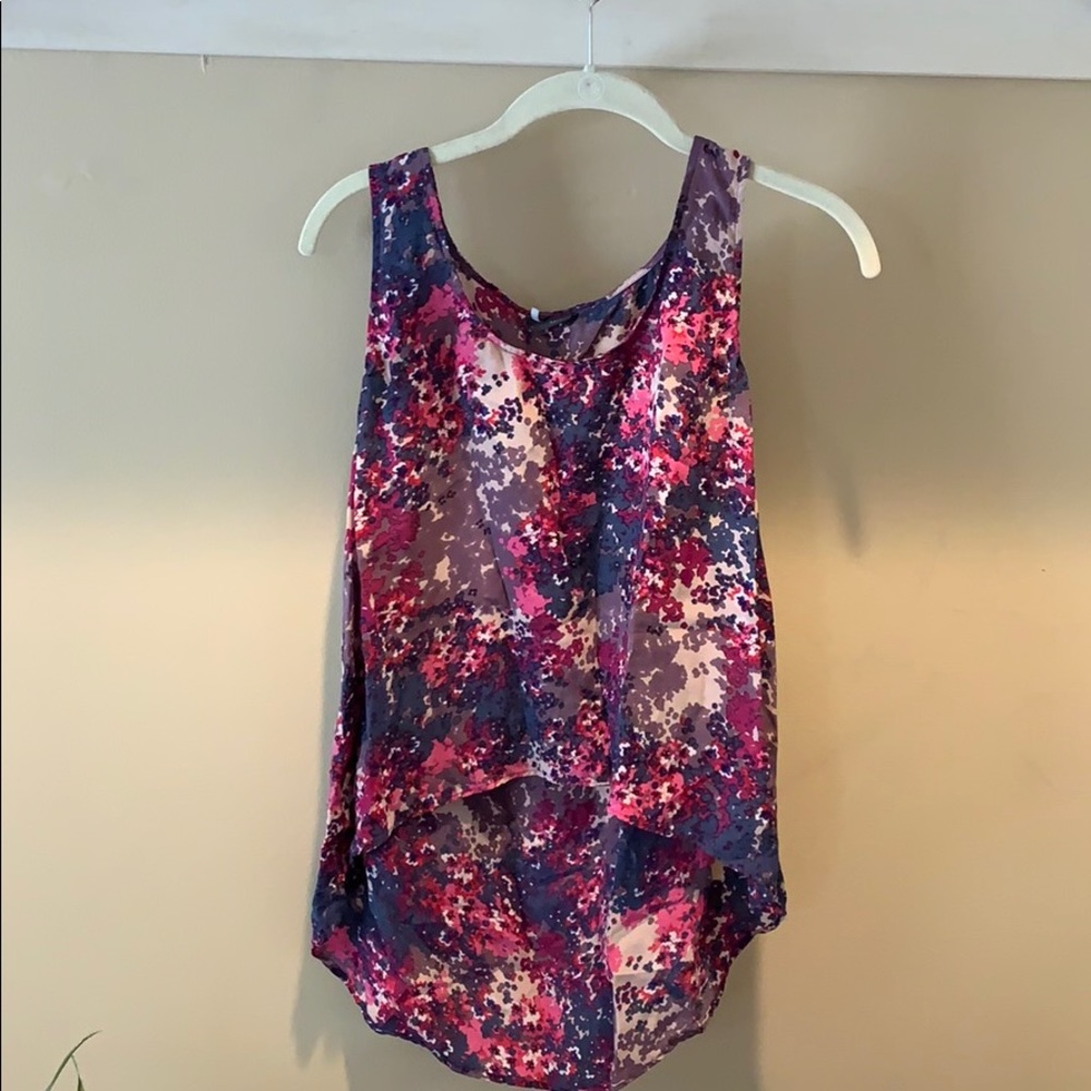 Hi-low sleeveless blouse
